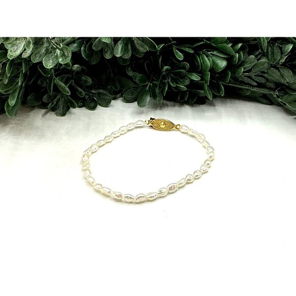 Freshwater Pearl Bracelet With Gold-tone Oval Clasp Elegant - Picture 3 of 6